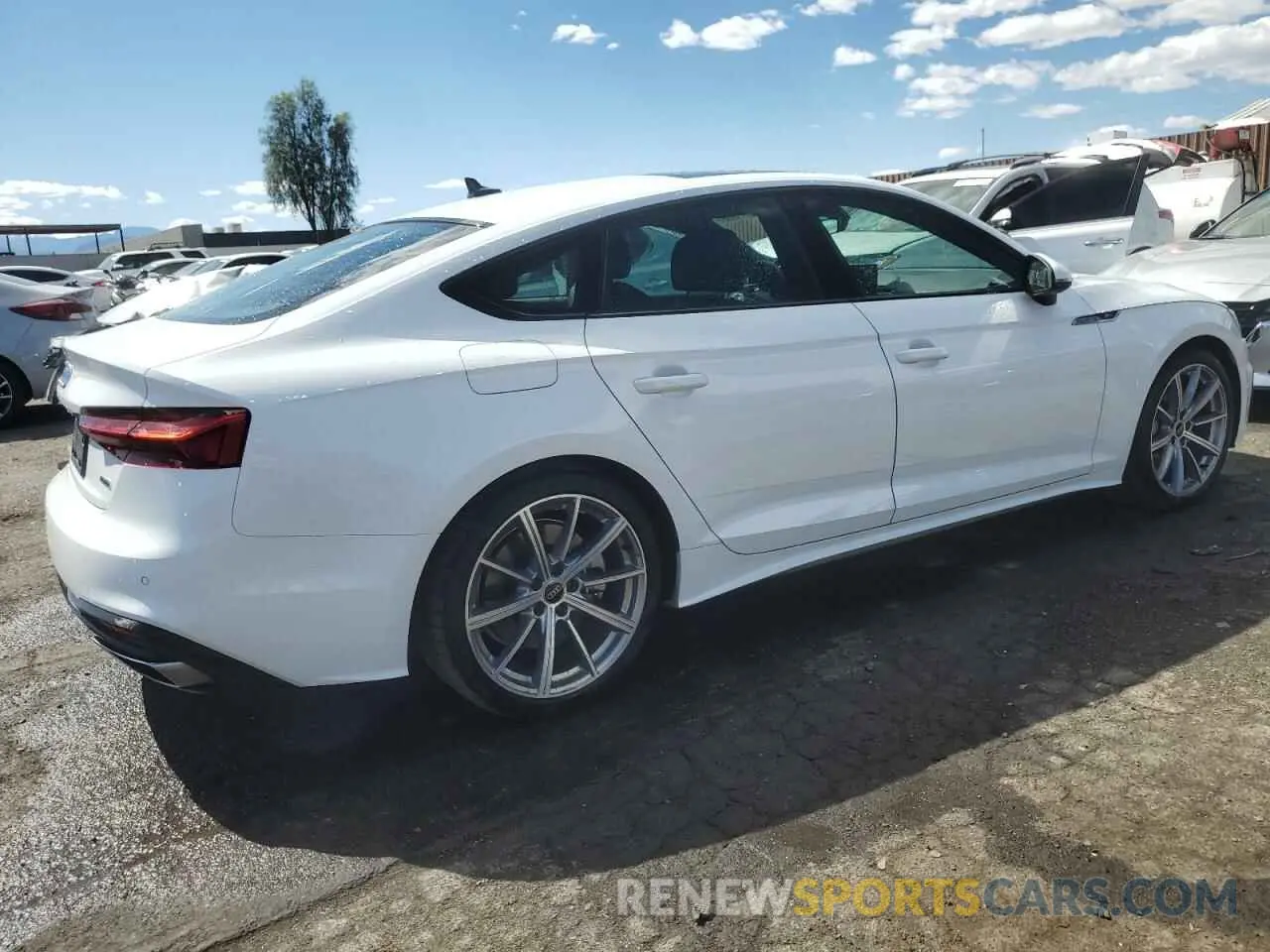 3 Фотография поврежденного автомобиля WAUDACF56SA005880 AUDI A5 2025