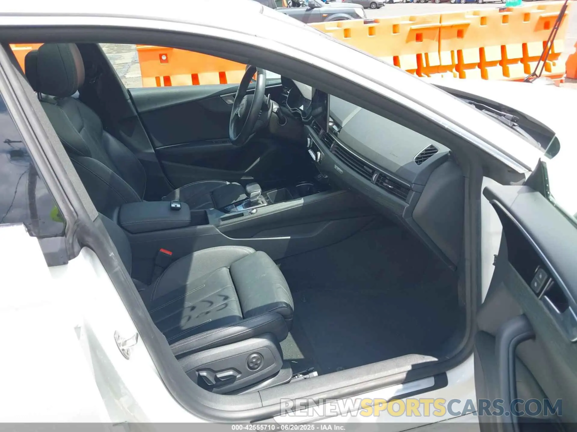 5 Photograph of a damaged car WAUDACF55MA020955 AUDI A5 SPORTBACK 2021