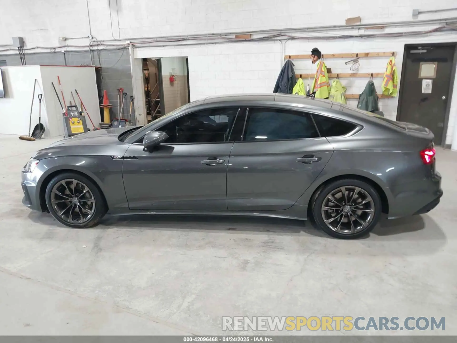 14 Photograph of a damaged car WAUDACF57MA014042 AUDI A5 SPORTBACK 2021
