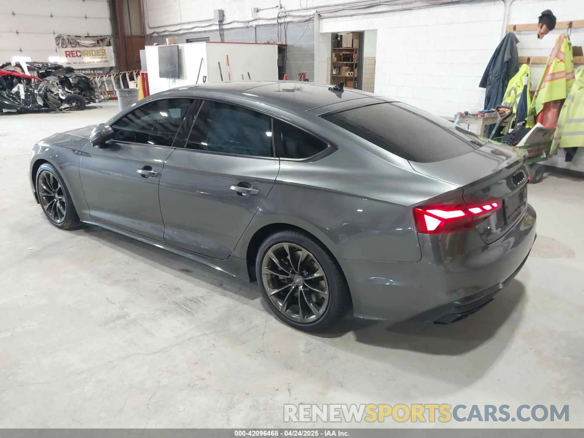 3 Photograph of a damaged car WAUDACF57MA014042 AUDI A5 SPORTBACK 2021