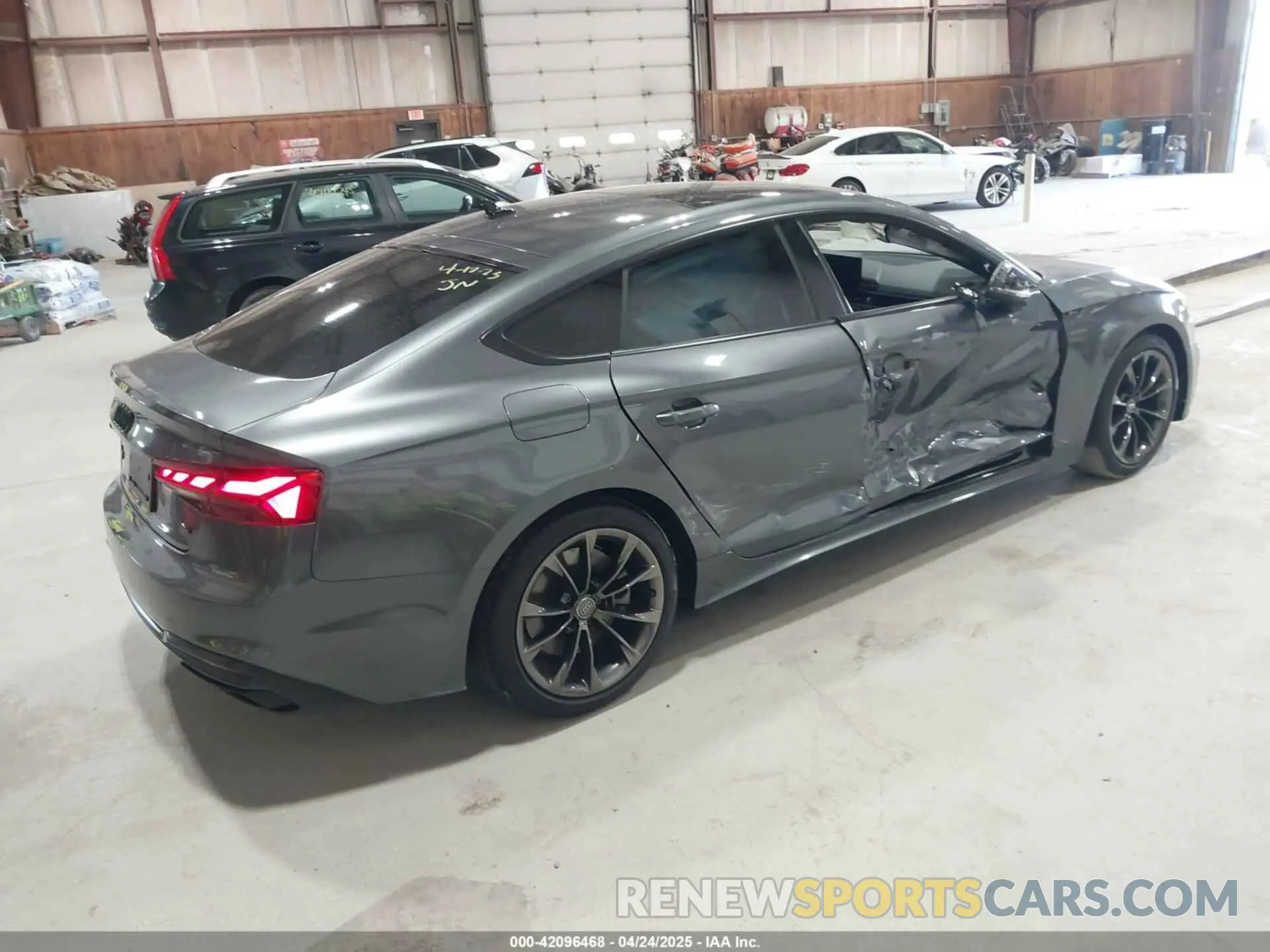 4 Photograph of a damaged car WAUDACF57MA014042 AUDI A5 SPORTBACK 2021