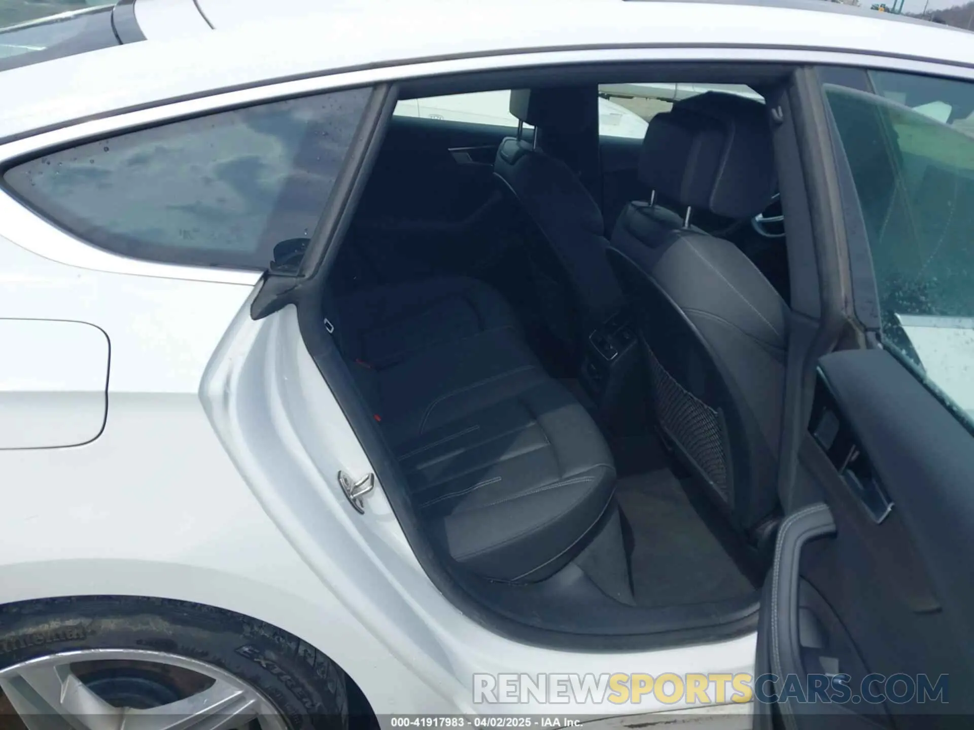 8 Photograph of a damaged car WAUFACF52MA032229 AUDI A5 SPORTBACK 2021