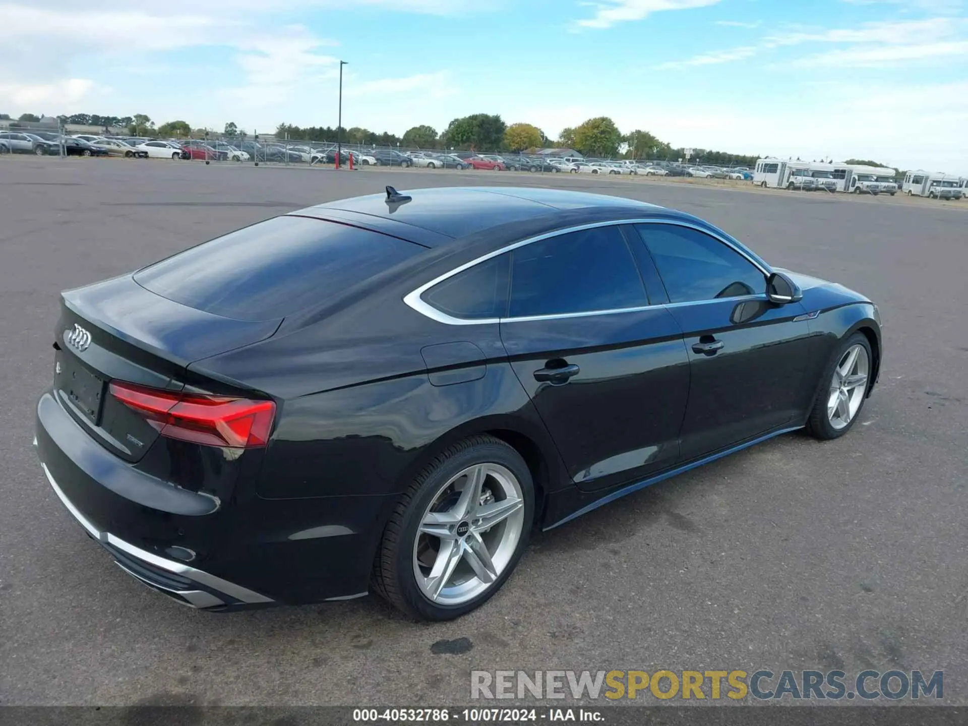 4 Photograph of a damaged car WAUDACF57NA010171 AUDI A5 SPORTBACK 2022