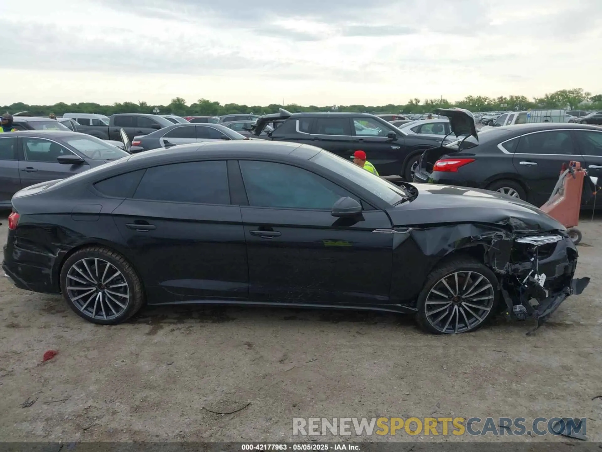 12 Фотография поврежденного автомобиля WAUCBCF57PA027547 AUDI A5 SPORTBACK 2023