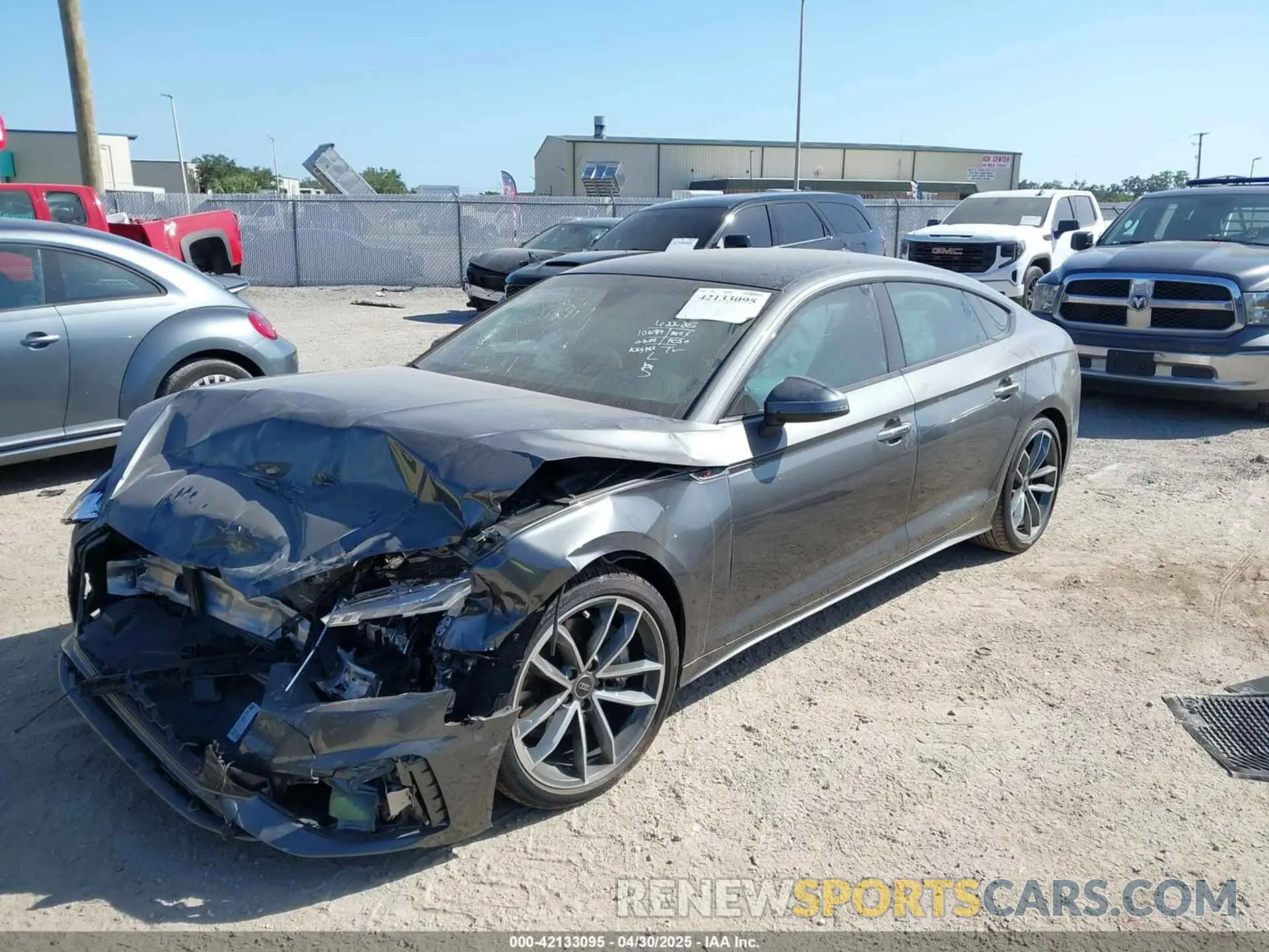 2 Фотография поврежденного автомобиля WAUDACF51RA110238 AUDI A5 SPORTBACK 2024