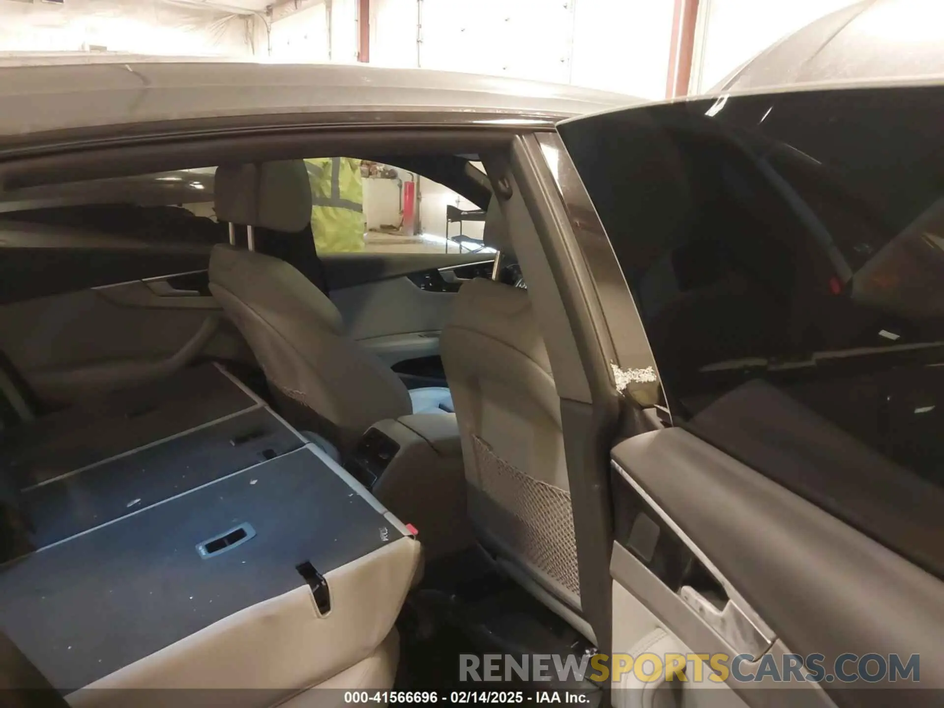 8 Photograph of a damaged car WAUFACF50RA022743 AUDI A5 SPORTBACK 2024