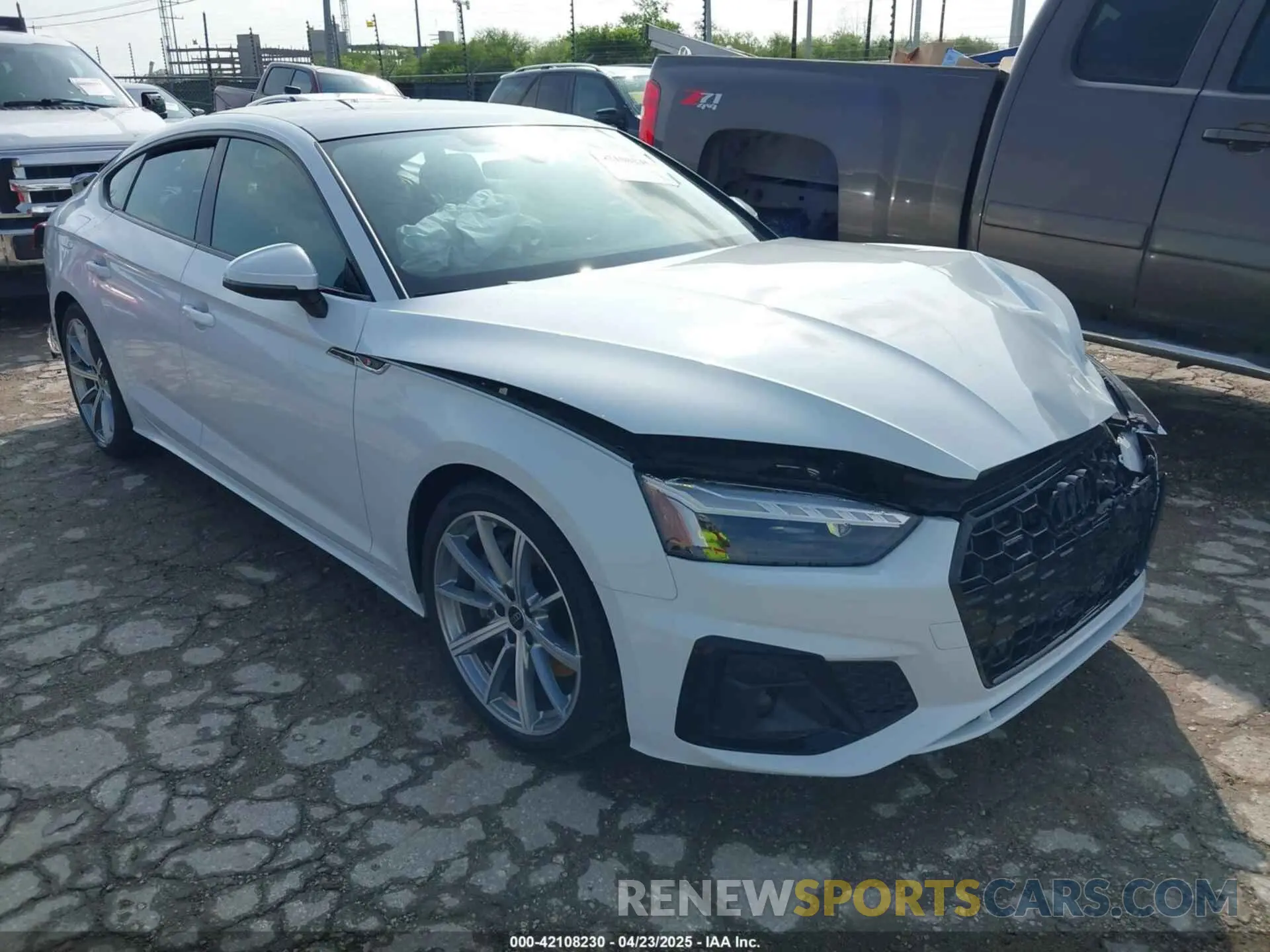 1 Фотография поврежденного автомобиля WAUDACF58SA006013 AUDI A5 SPORTBACK 2025