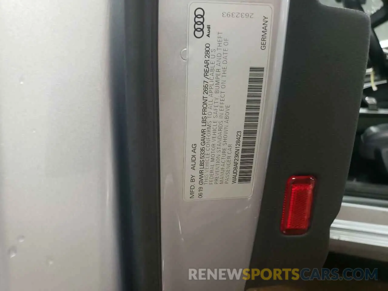 13 Фотография поврежденного автомобиля WAUD8AF23KN128423 AUDI A6 2019