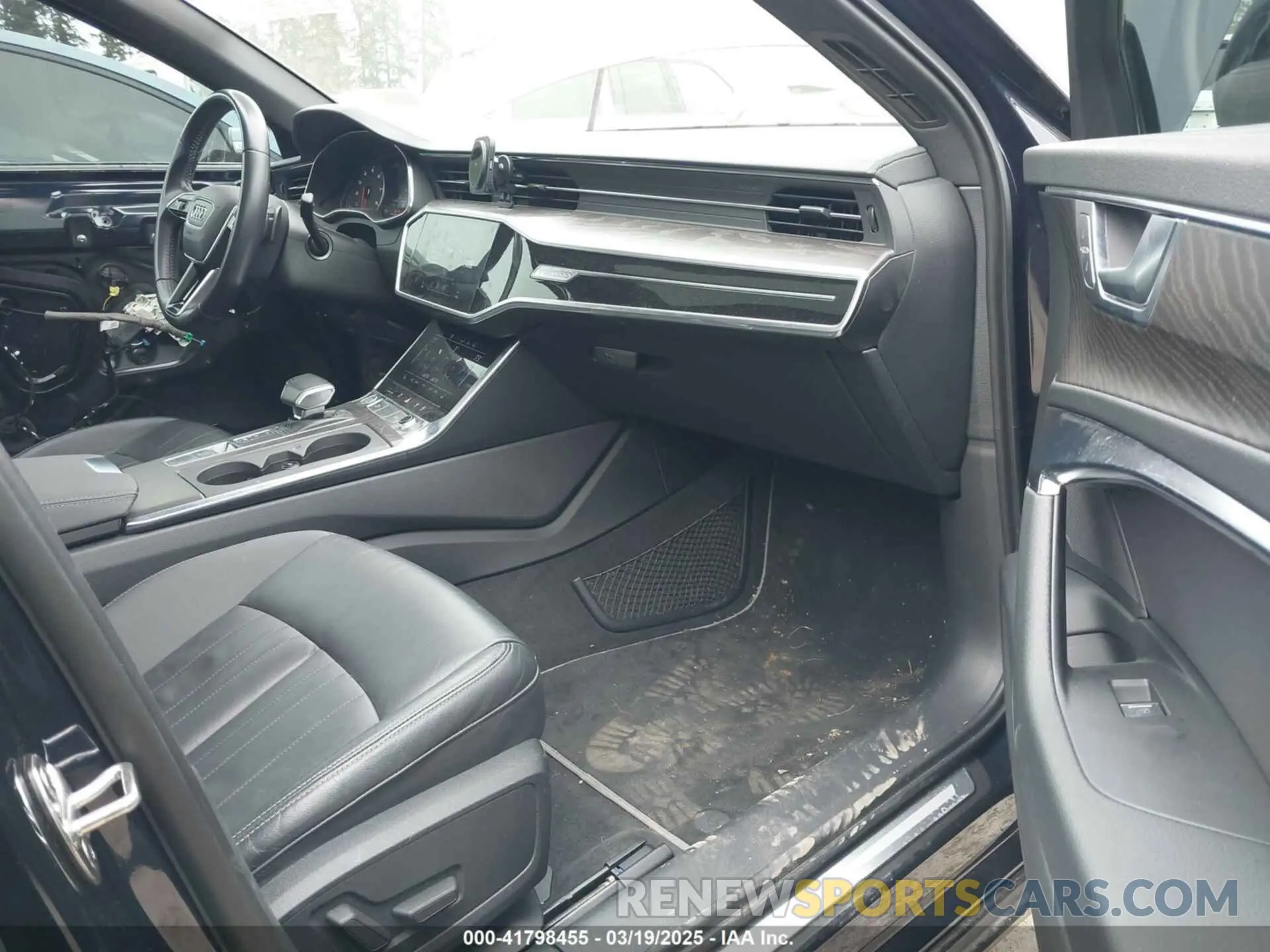 5 Photograph of a damaged car WAUD8AF2XKN129472 AUDI A6 2019