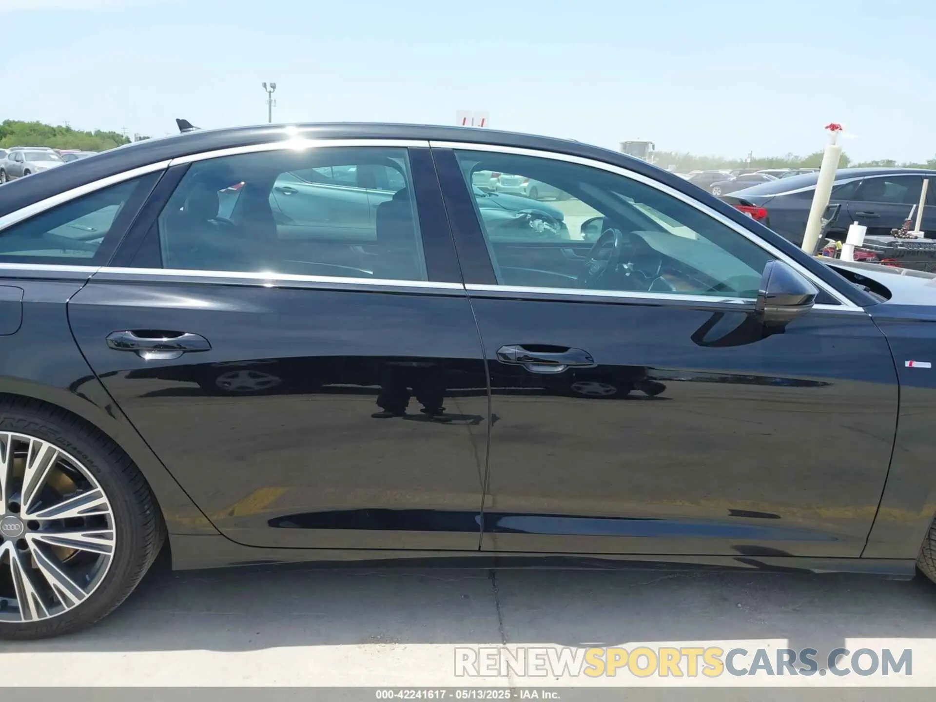 13 Фотография поврежденного автомобиля WAUK2AF29KN064896 AUDI A6 2019
