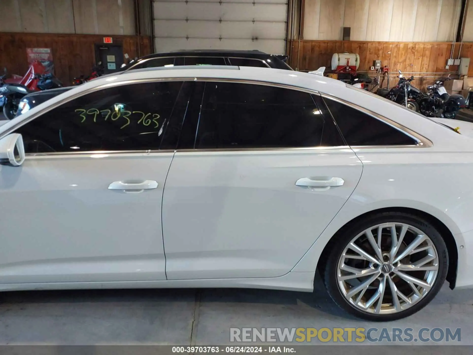 14 Photograph of a damaged car WAUM2AF20KN024022 AUDI A6 2019