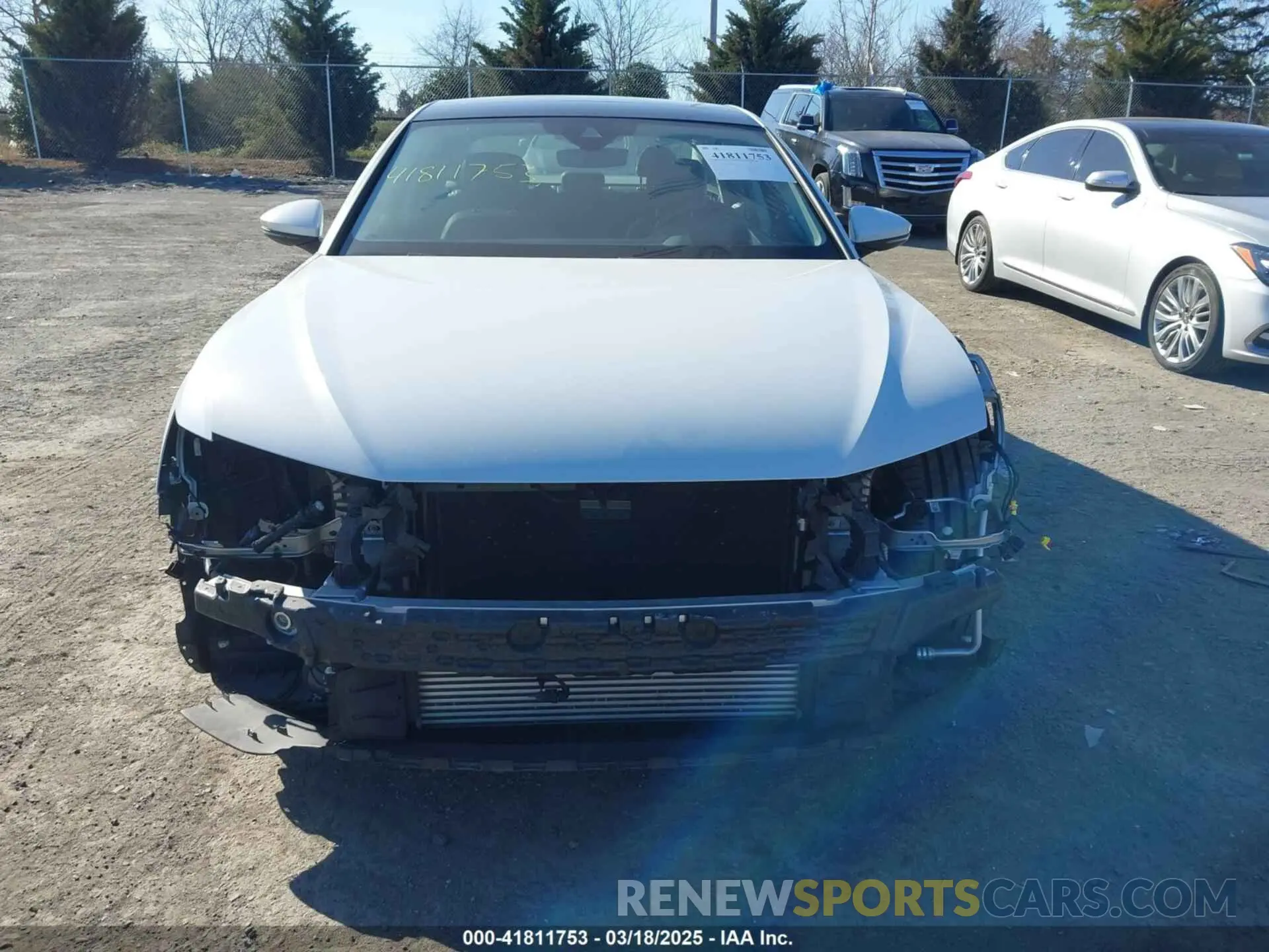 12 Фотография поврежденного автомобиля WAUM2AF22KN044384 AUDI A6 2019