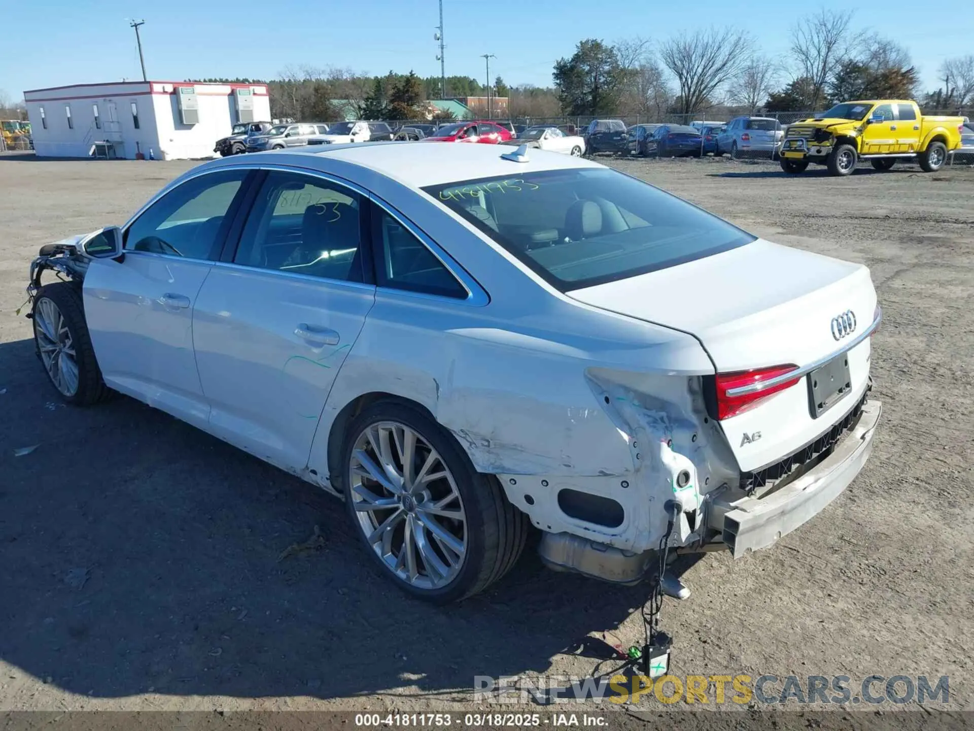 3 Фотография поврежденного автомобиля WAUM2AF22KN044384 AUDI A6 2019