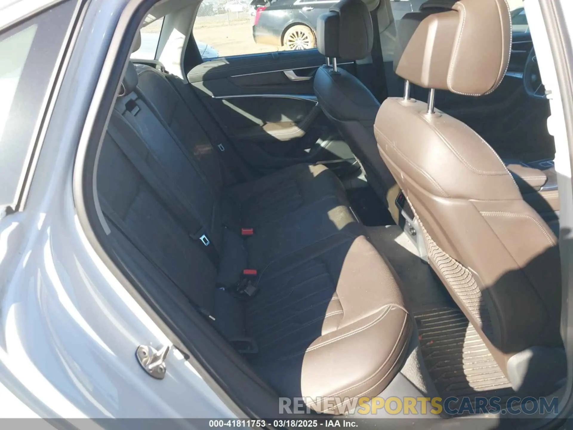 8 Фотография поврежденного автомобиля WAUM2AF22KN044384 AUDI A6 2019