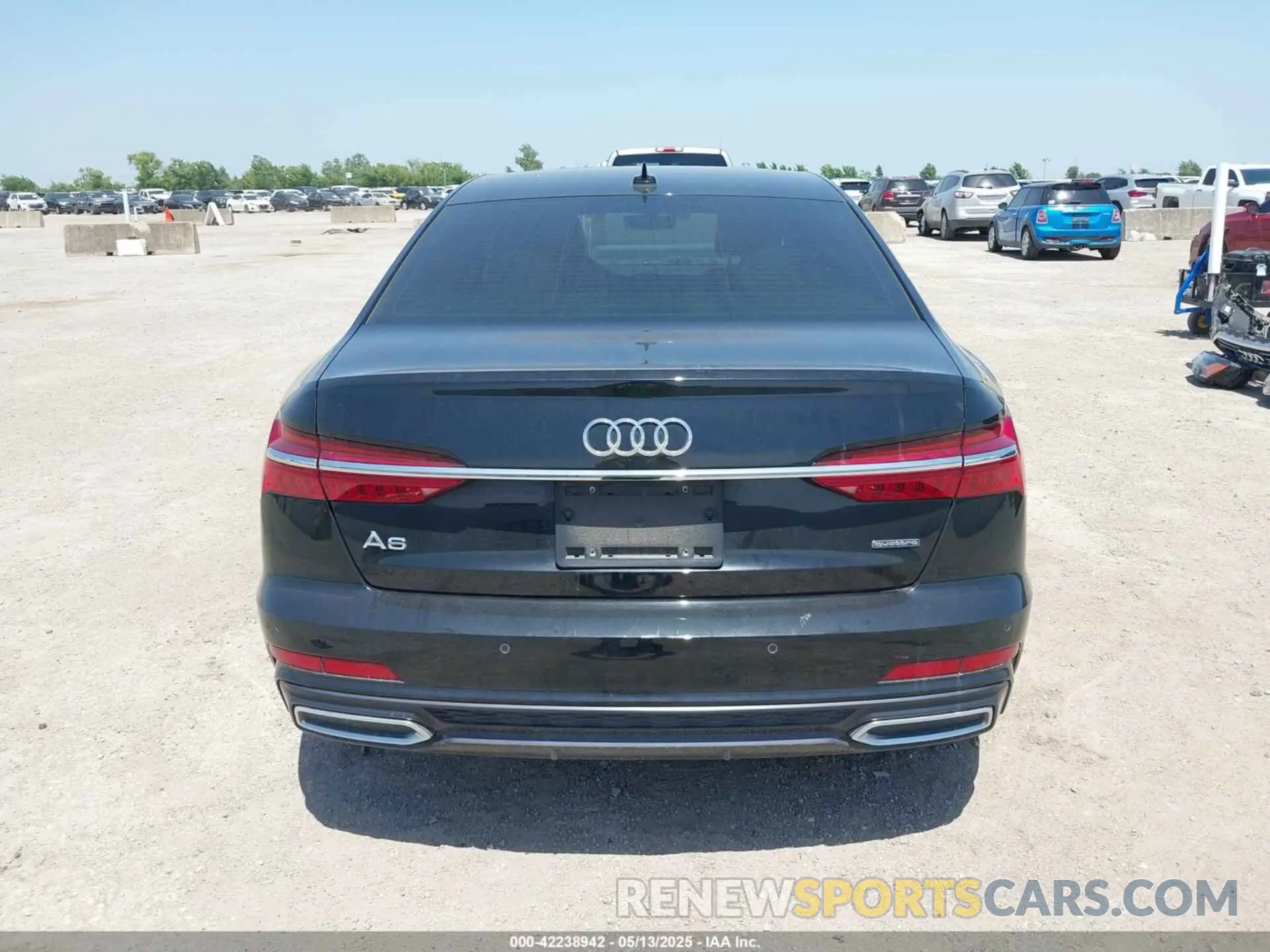 17 Фотография поврежденного автомобиля WAUM2AF25KN058165 AUDI A6 2019