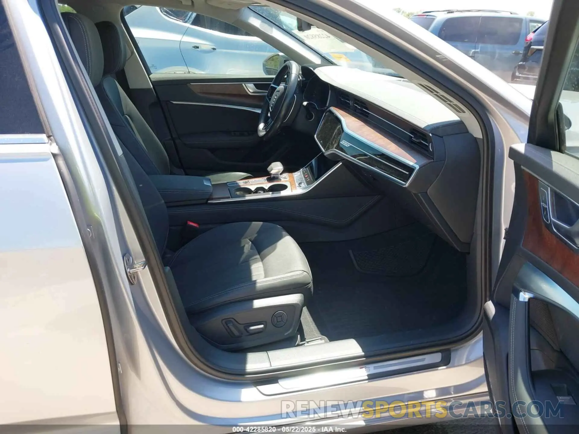 5 Photograph of a damaged car WAUM2AF26KN052357 AUDI A6 2019