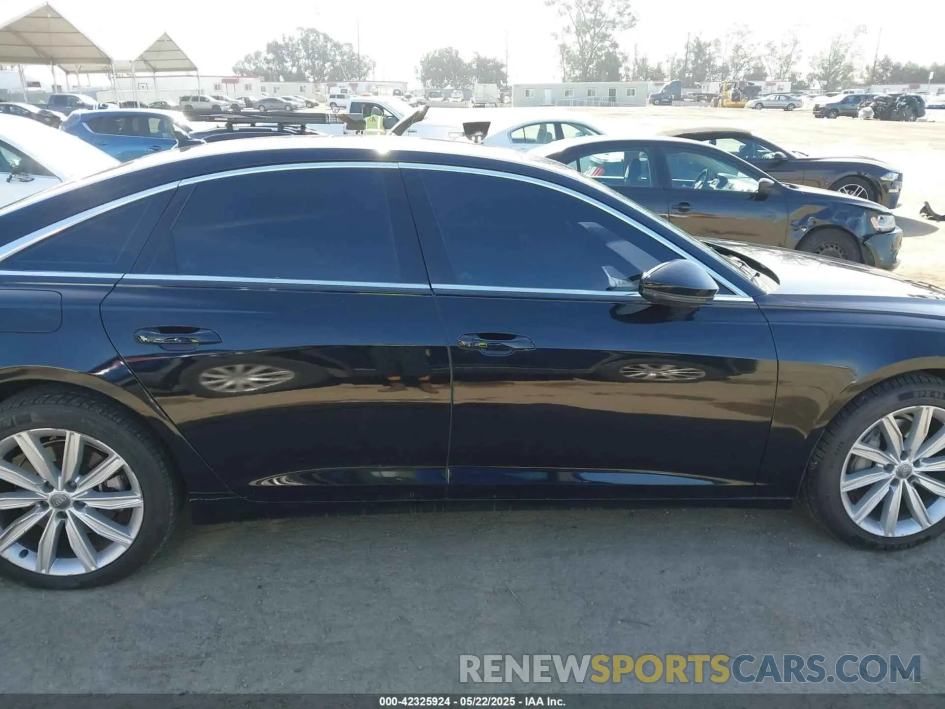 13 Фотография поврежденного автомобиля WAUD8AF25LN040474 AUDI A6 2020