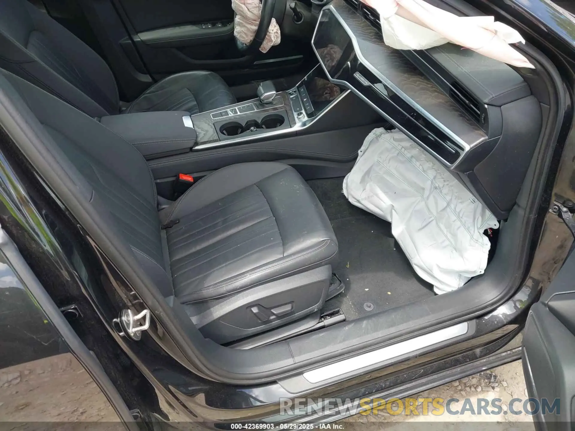 5 Photograph of a damaged car WAUE8AF24MN001252 AUDI A6 2021