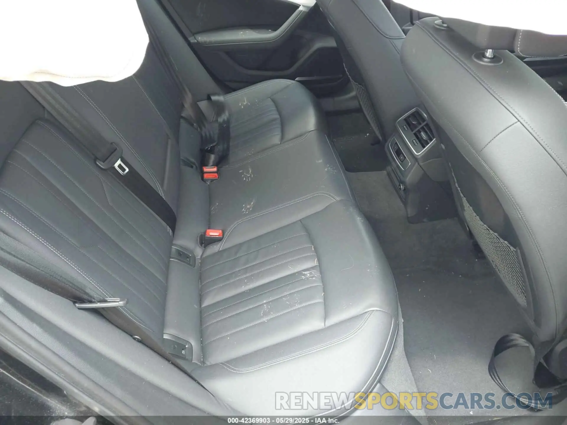 8 Photograph of a damaged car WAUE8AF24MN001252 AUDI A6 2021