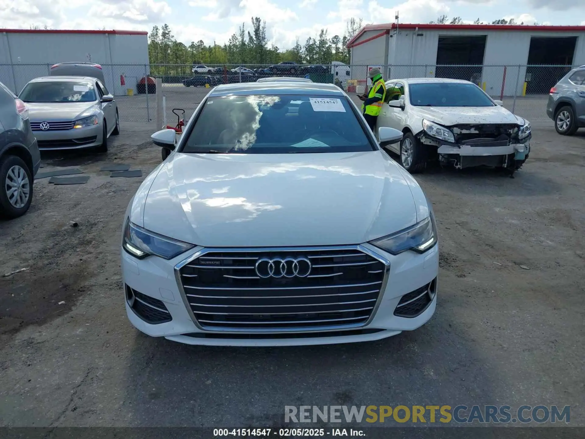 12 Фотография поврежденного автомобиля WAUD3BF27PN087628 AUDI A6 2023
