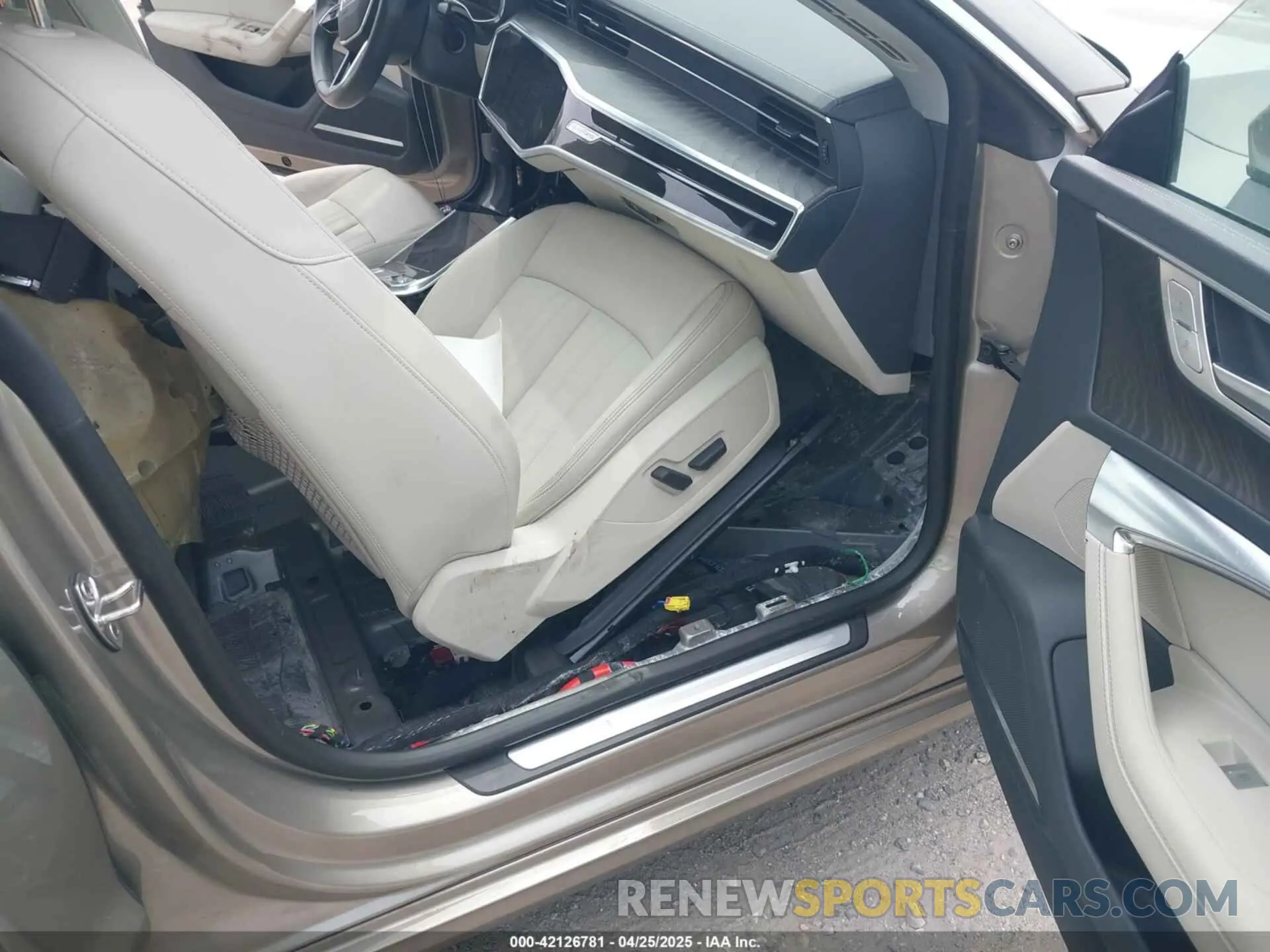 13 Photograph of a damaged car WAUR2AF24KN114229 AUDI A7 2019