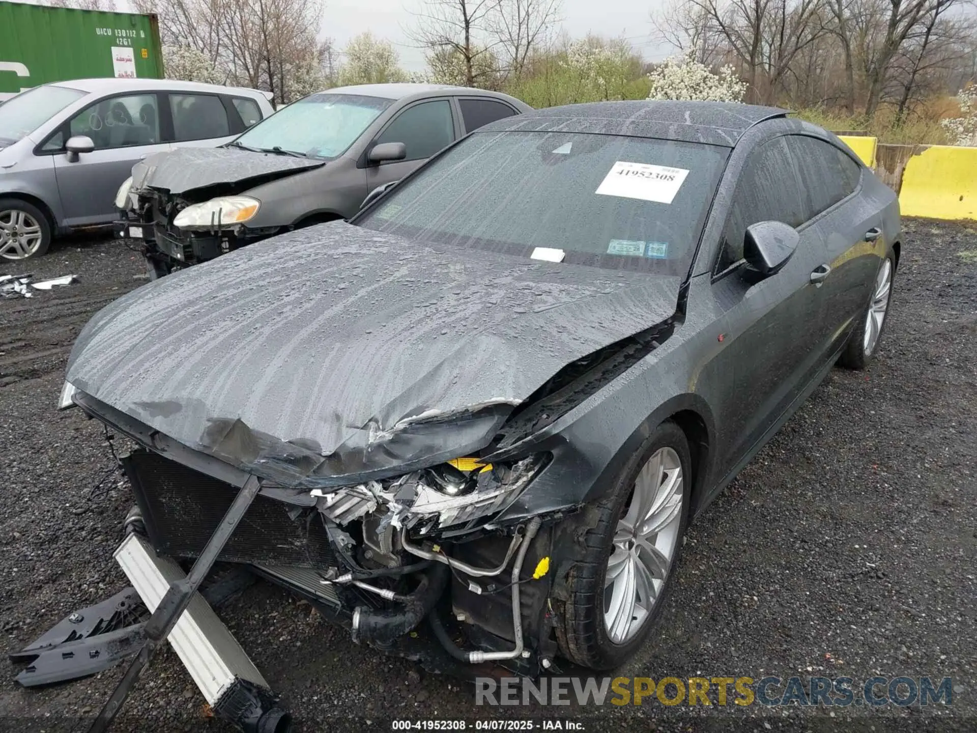 2 Photograph of a damaged car WAUV2AF21KN040153 AUDI A7 2019