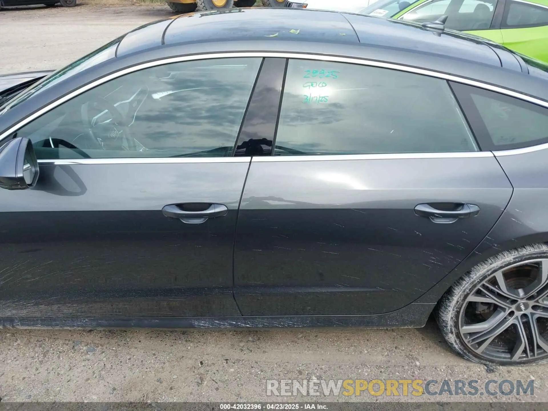 14 Photograph of a damaged car WAUV2AF24KN120272 AUDI A7 2019