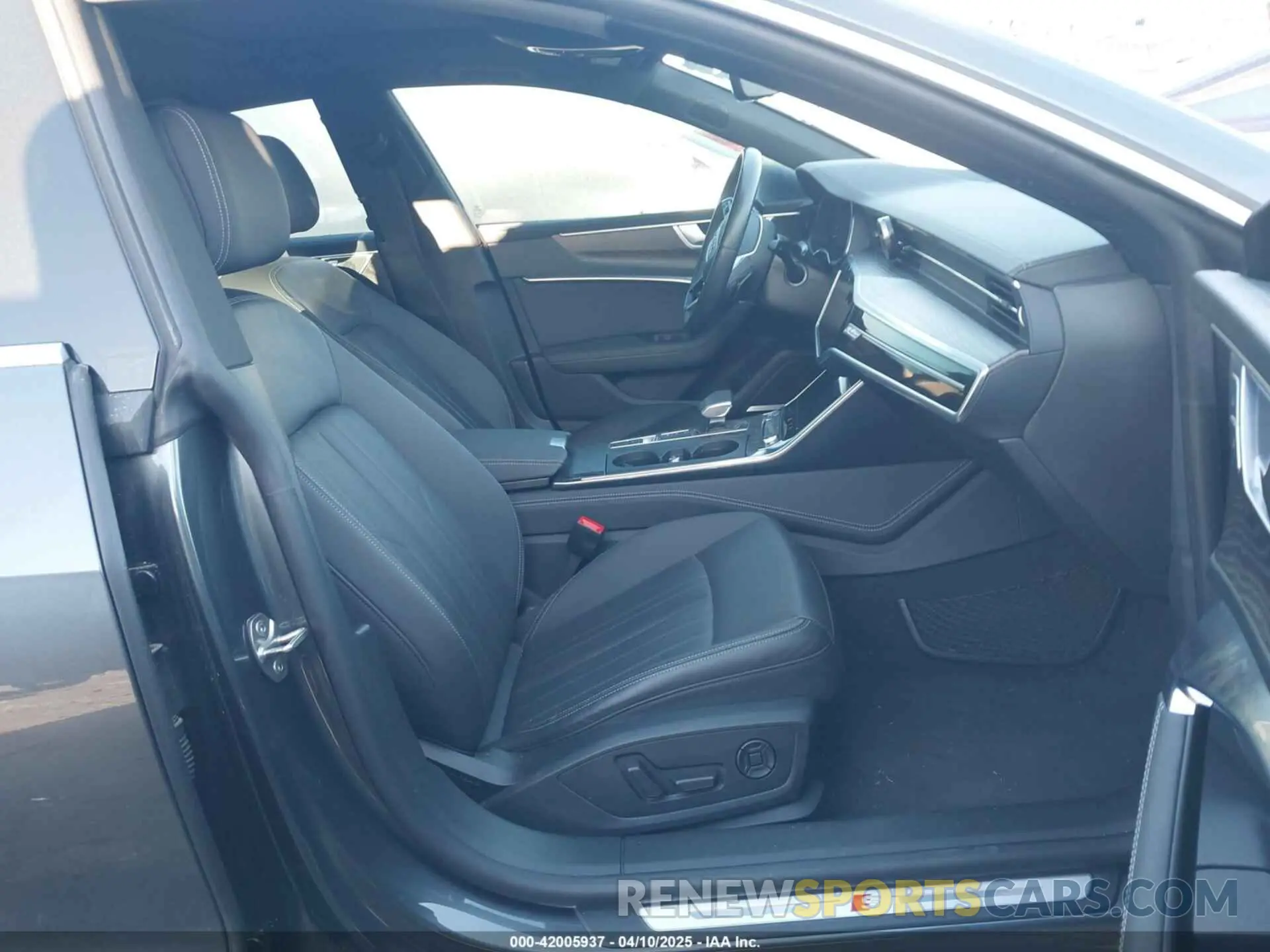 5 Photograph of a damaged car WAUV2AF25KN108812 AUDI A7 2019