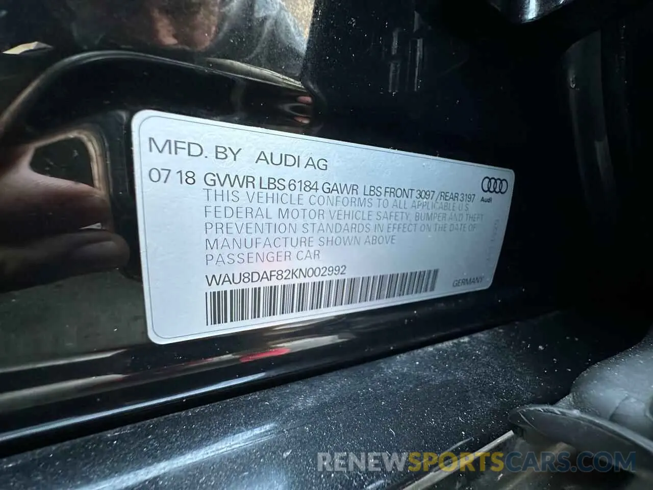 10 Photograph of a damaged car WAU8DAF82KN002992 AUDI A8 2019