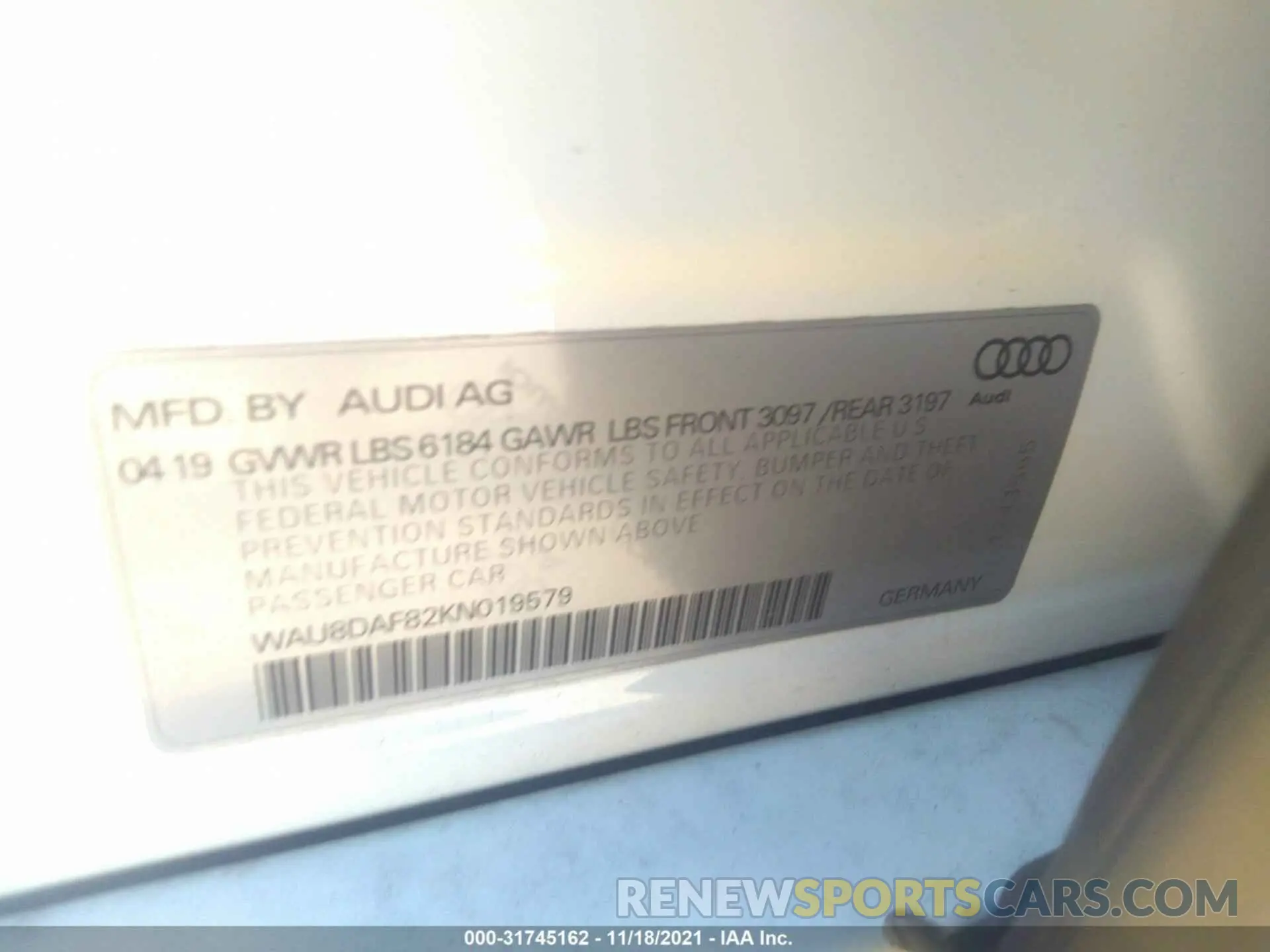 9 Фотография поврежденного автомобиля WAU8DAF82KN019579 AUDI A8 2019