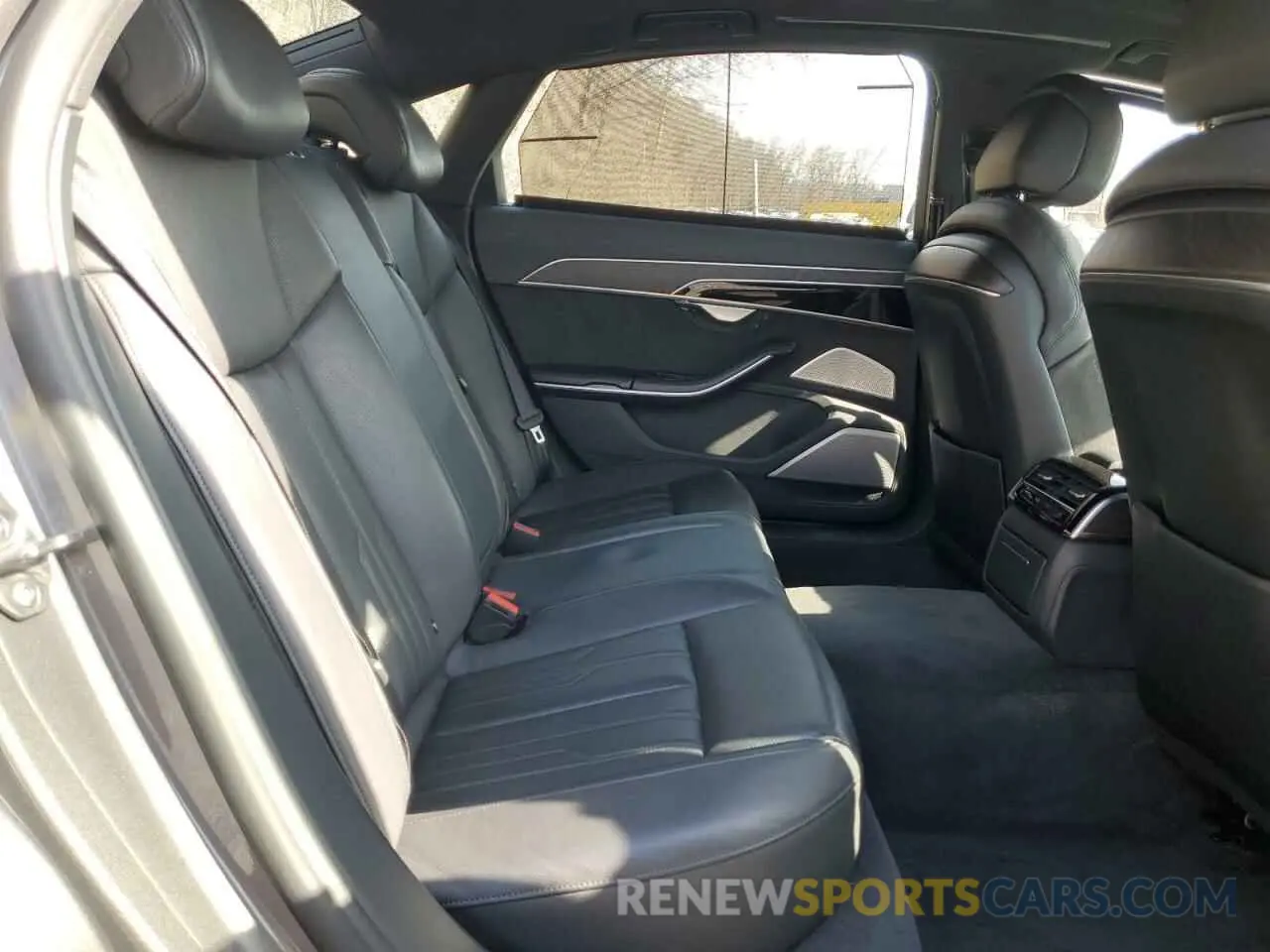 10 Фотография поврежденного автомобиля WAU8DAF86KN005264 AUDI A8 2019