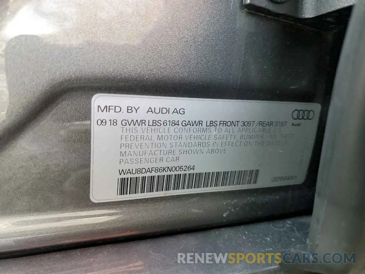 12 Фотография поврежденного автомобиля WAU8DAF86KN005264 AUDI A8 2019