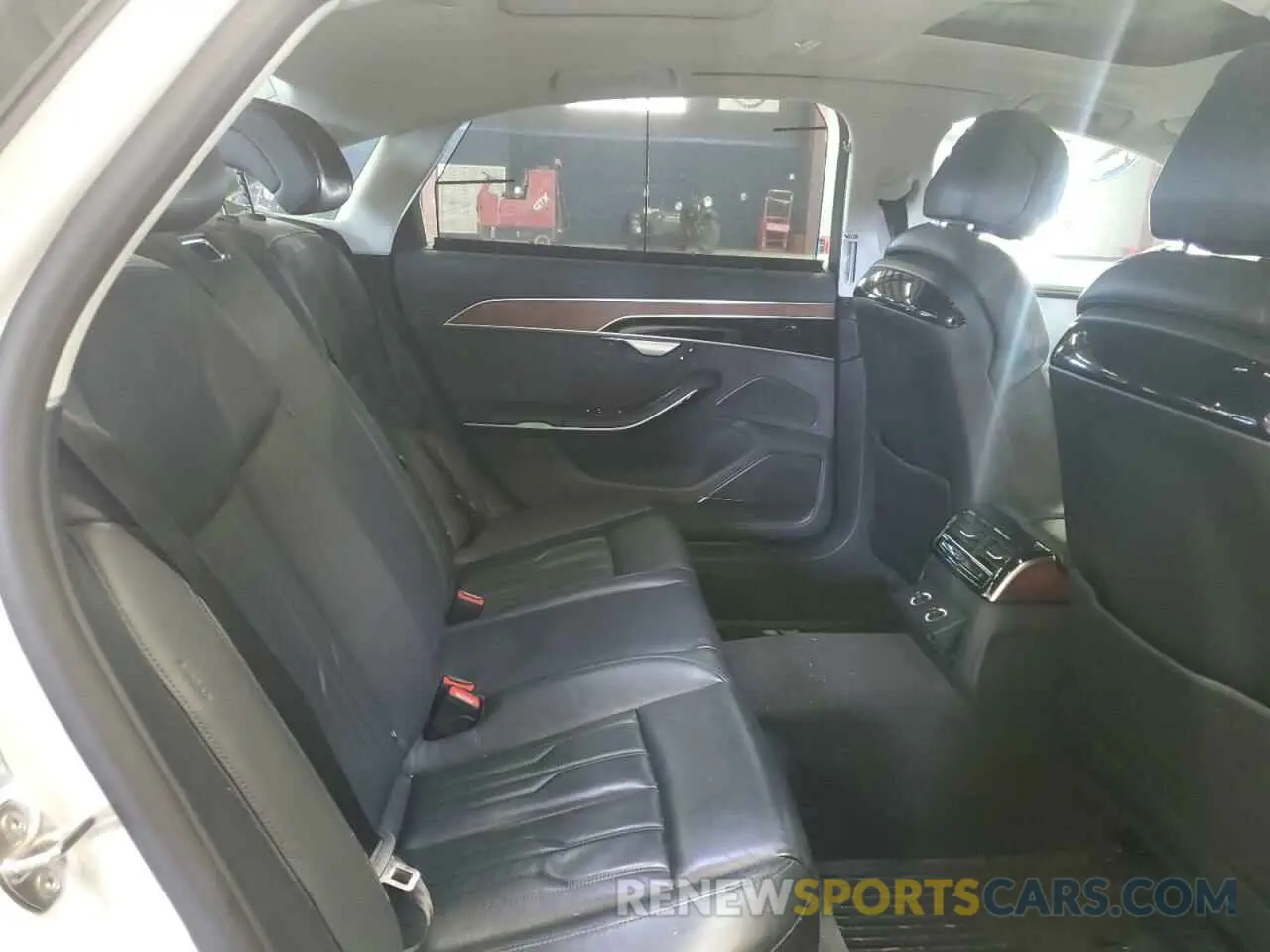 10 Photograph of a damaged car WAU8DAF86KN005765 AUDI A8 2019