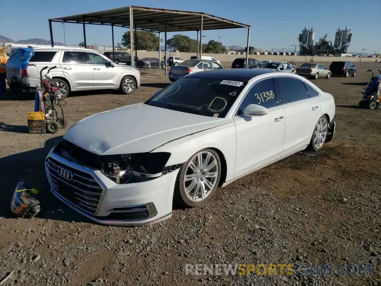 2 Фотография поврежденного автомобиля WAU8DAF86KN010187 AUDI A8 2019