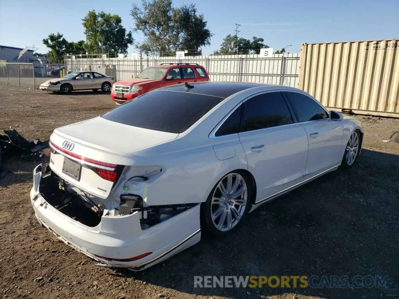 4 Фотография поврежденного автомобиля WAU8DAF86KN010187 AUDI A8 2019