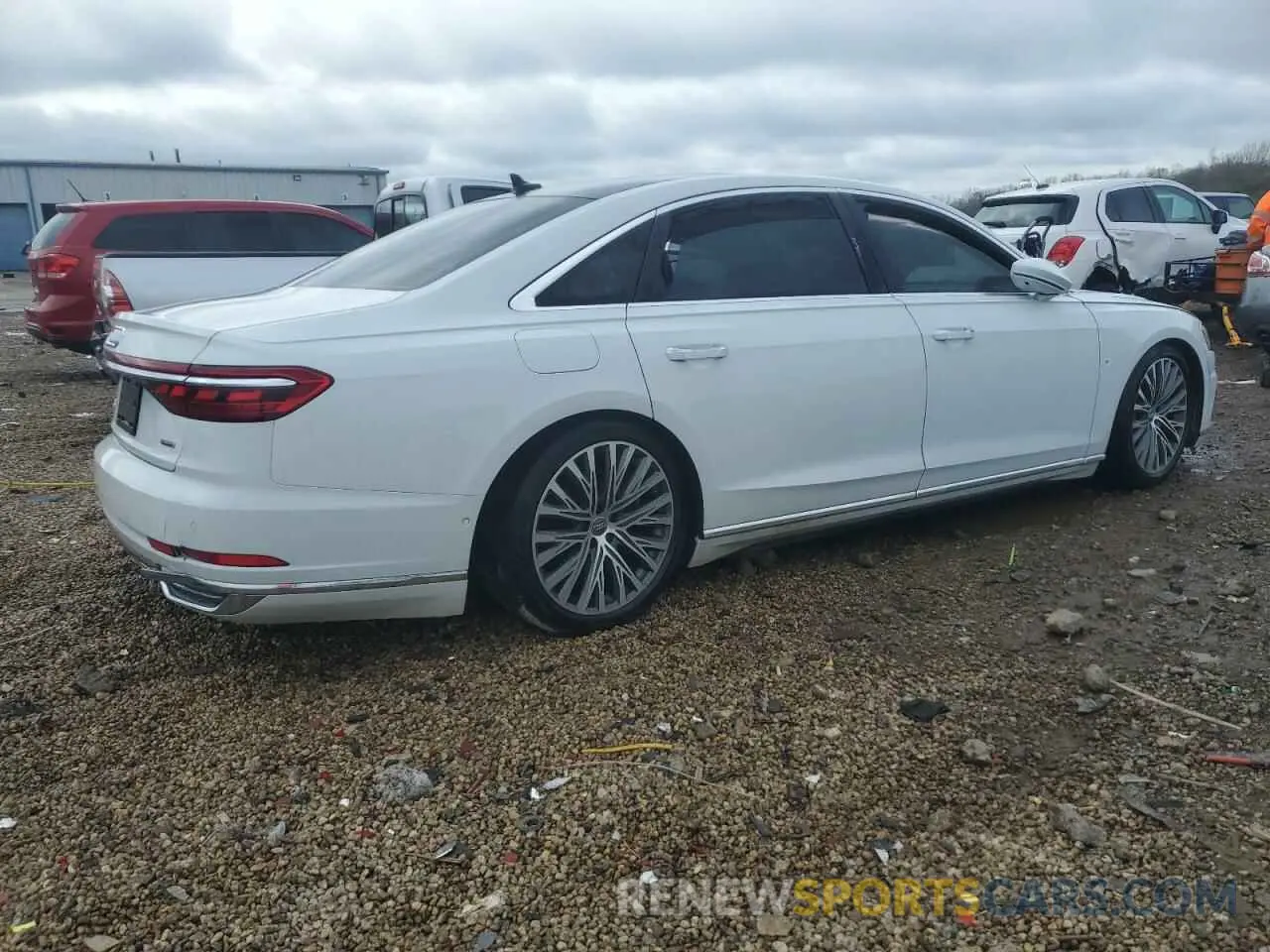 3 Фотография поврежденного автомобиля WAU8DAF87KN018640 AUDI A8 2019