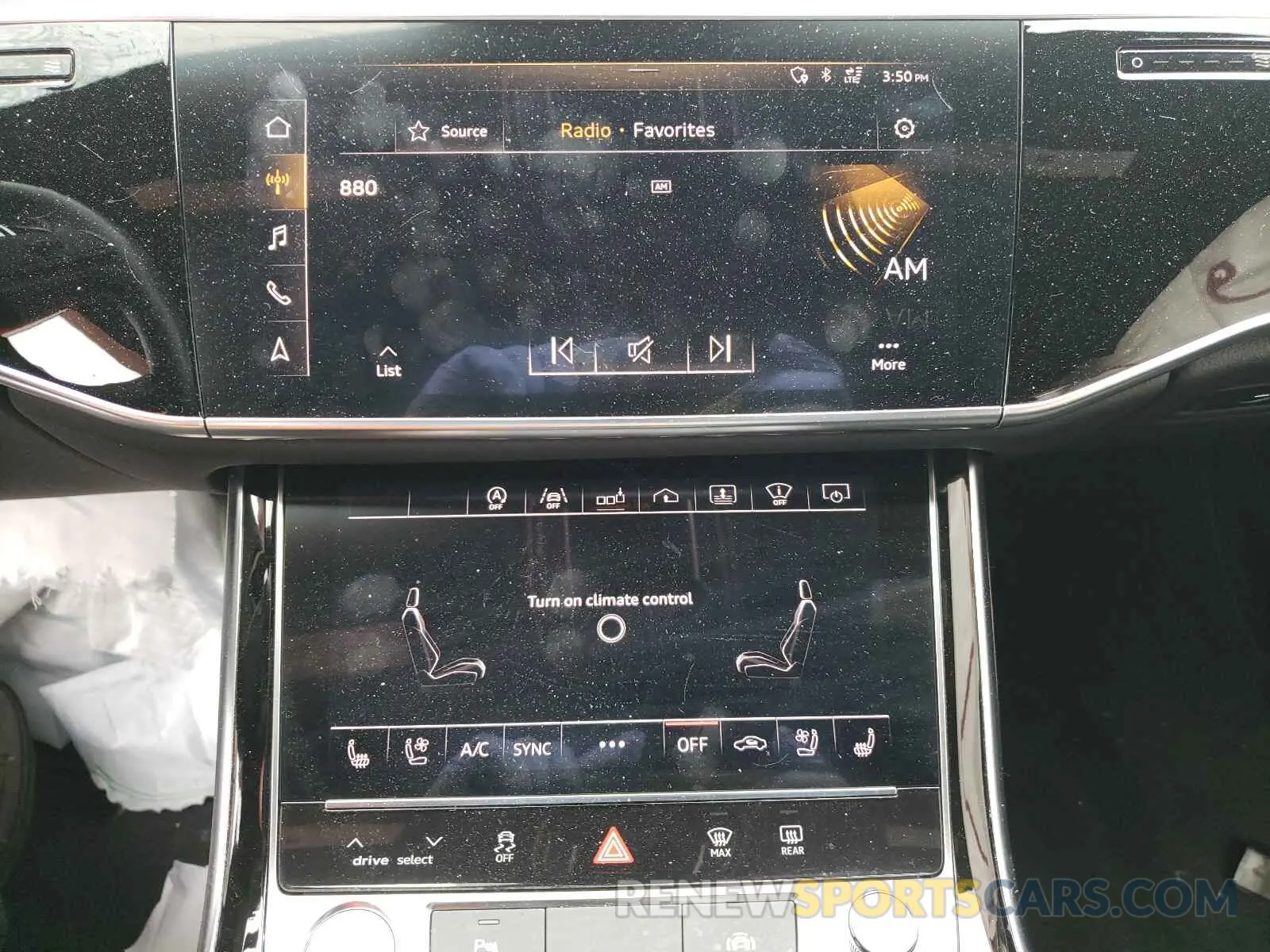 9 Фотография поврежденного автомобиля WAU8DAF88KN005640 AUDI A8 2019