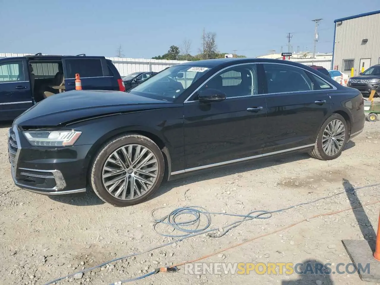 1 Фотография поврежденного автомобиля WAU8DAF88KN005671 AUDI A8 2019