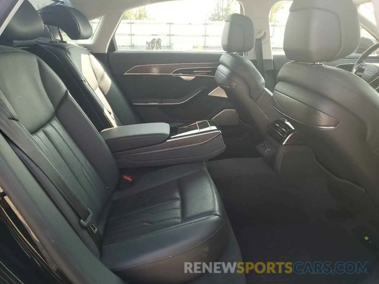 10 Фотография поврежденного автомобиля WAU8DAF88KN005671 AUDI A8 2019