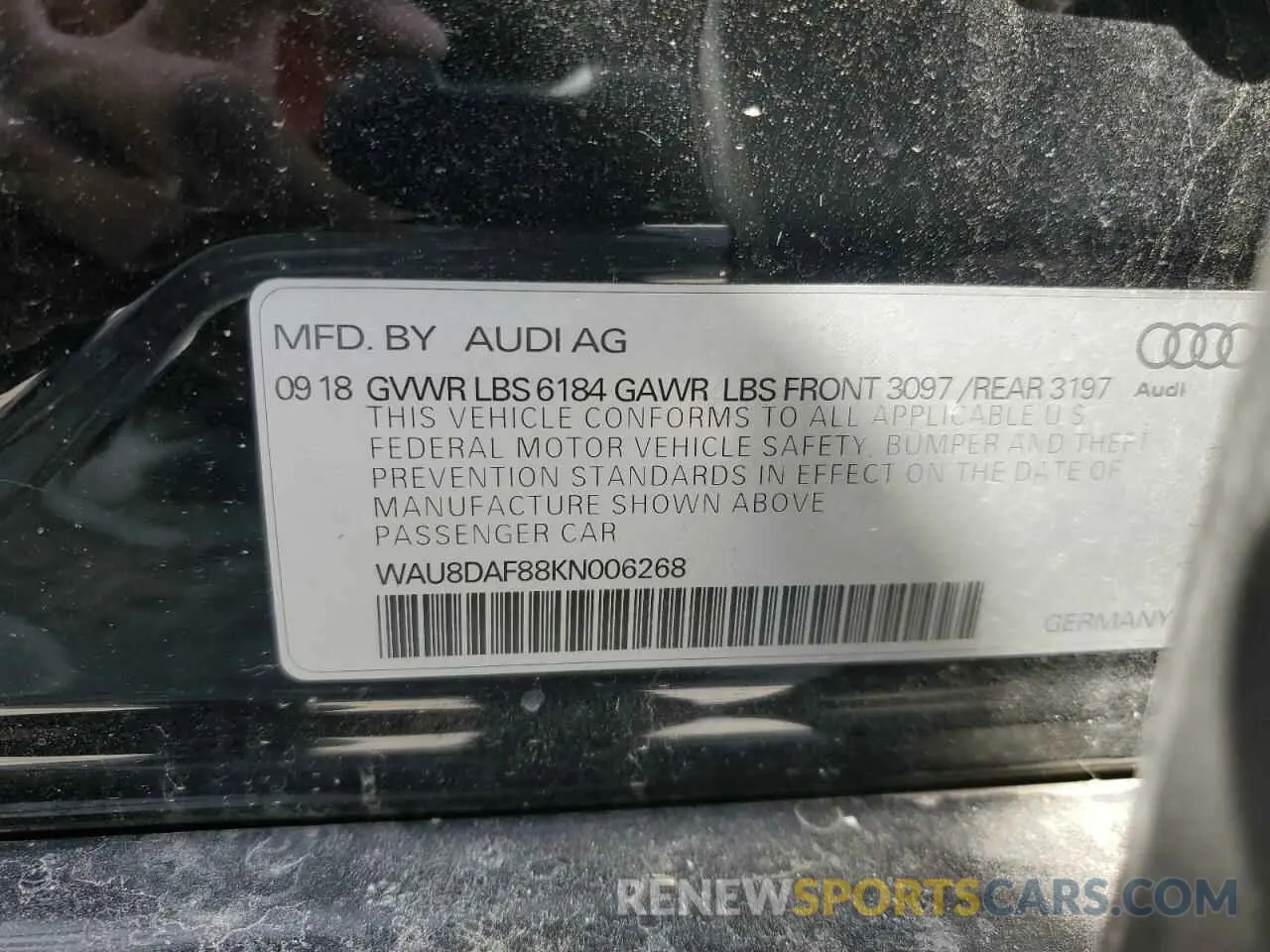 13 Фотография поврежденного автомобиля WAU8DAF88KN006268 AUDI A8 2019