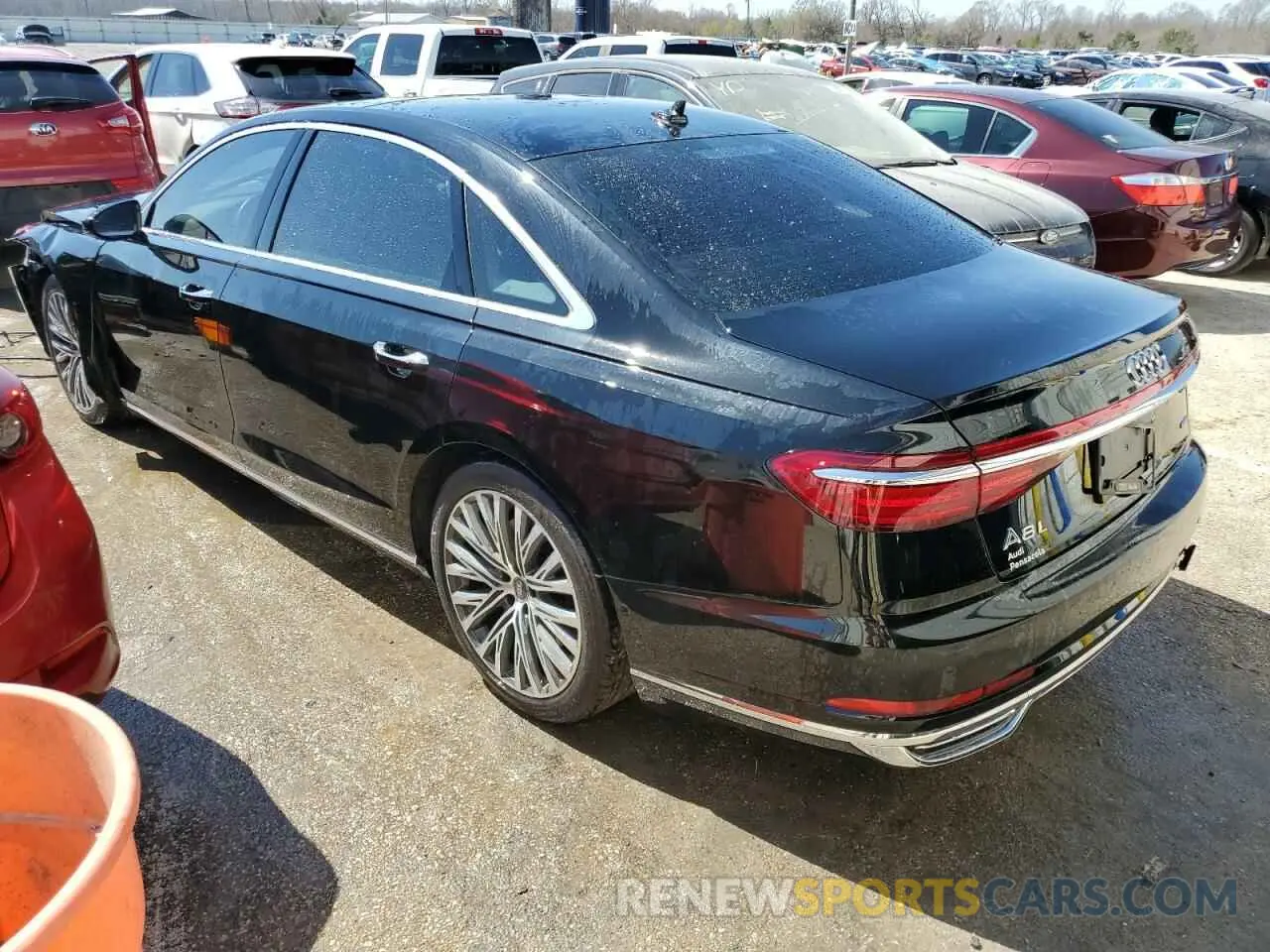 2 Фотография поврежденного автомобиля WAU8DAF88KN011860 AUDI A8 2019