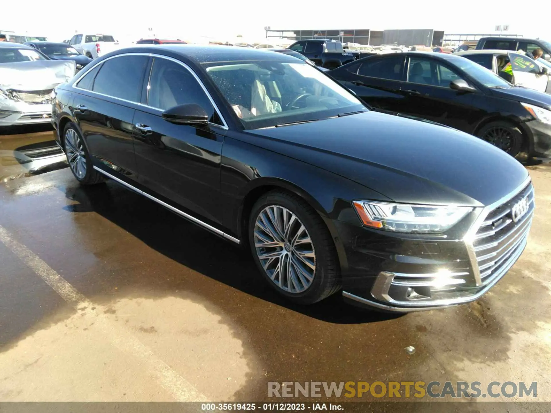 1 Фотография поврежденного автомобиля WAU8DAF8XKN003226 AUDI A8 2019