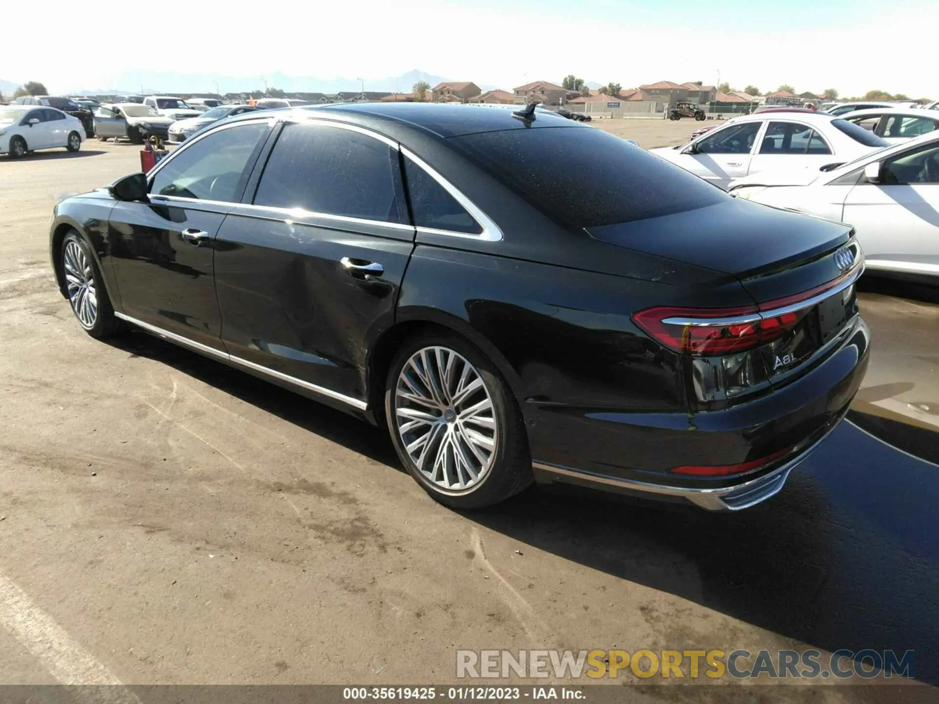 3 Фотография поврежденного автомобиля WAU8DAF8XKN003226 AUDI A8 2019