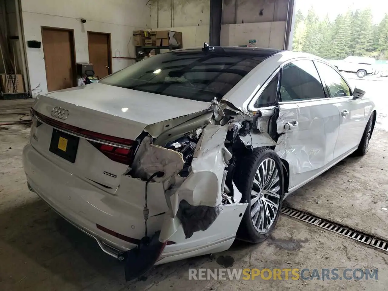 4 Фотография поврежденного автомобиля WAU8DBF88KN019253 AUDI A8 2019