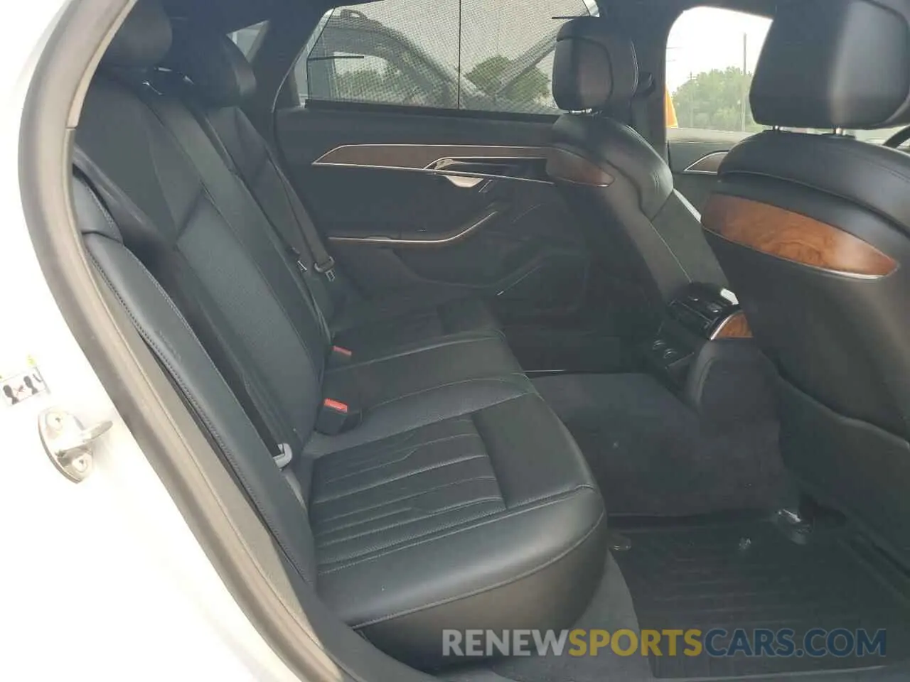 10 Фотография поврежденного автомобиля WAU8EAF81KN024821 AUDI A8 2019