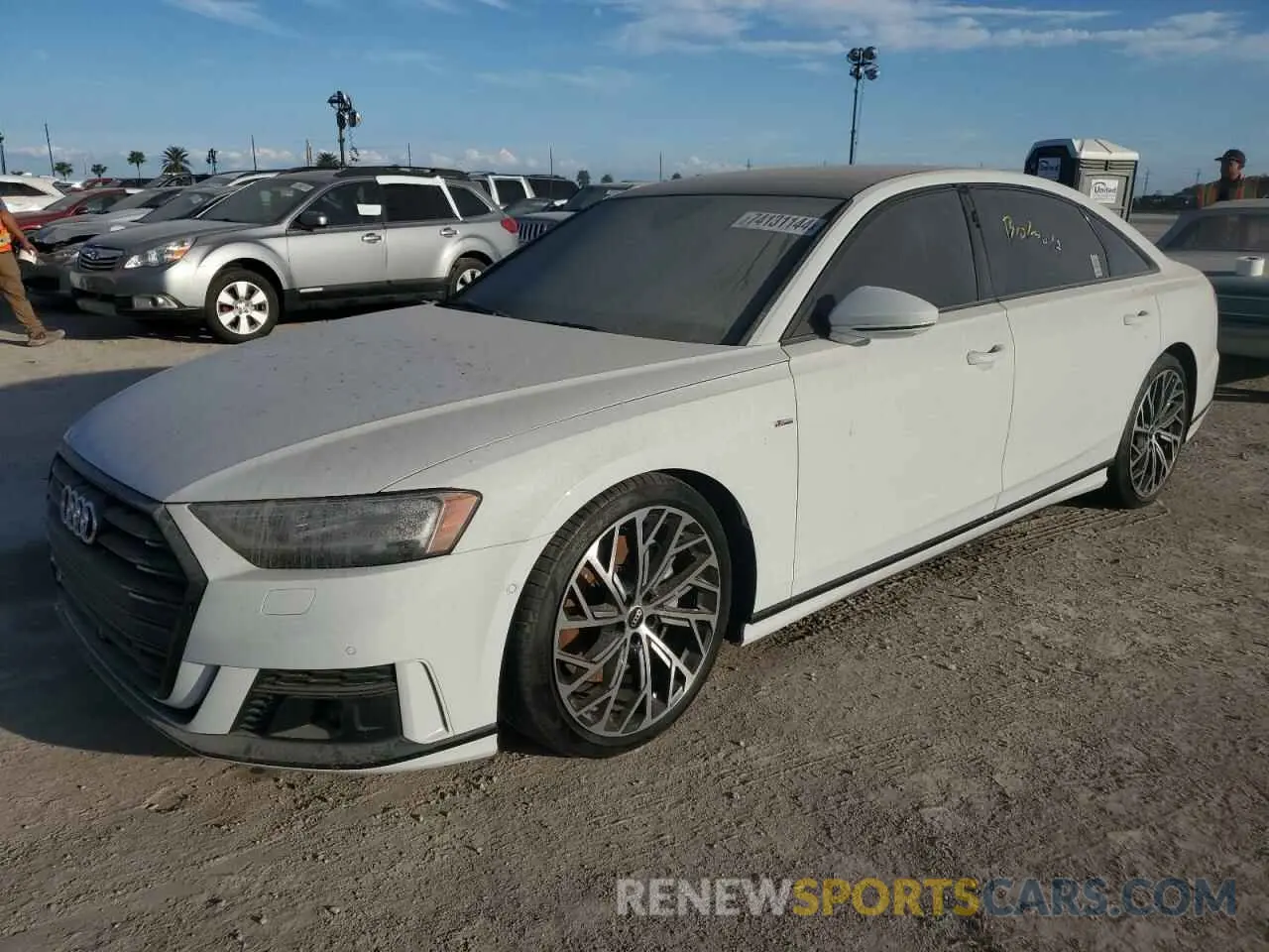 1 Фотография поврежденного автомобиля WAU8DAF86MN031902 AUDI A8 2021