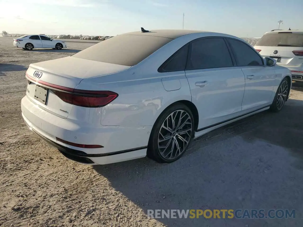 3 Фотография поврежденного автомобиля WAU8DAF86MN031902 AUDI A8 2021