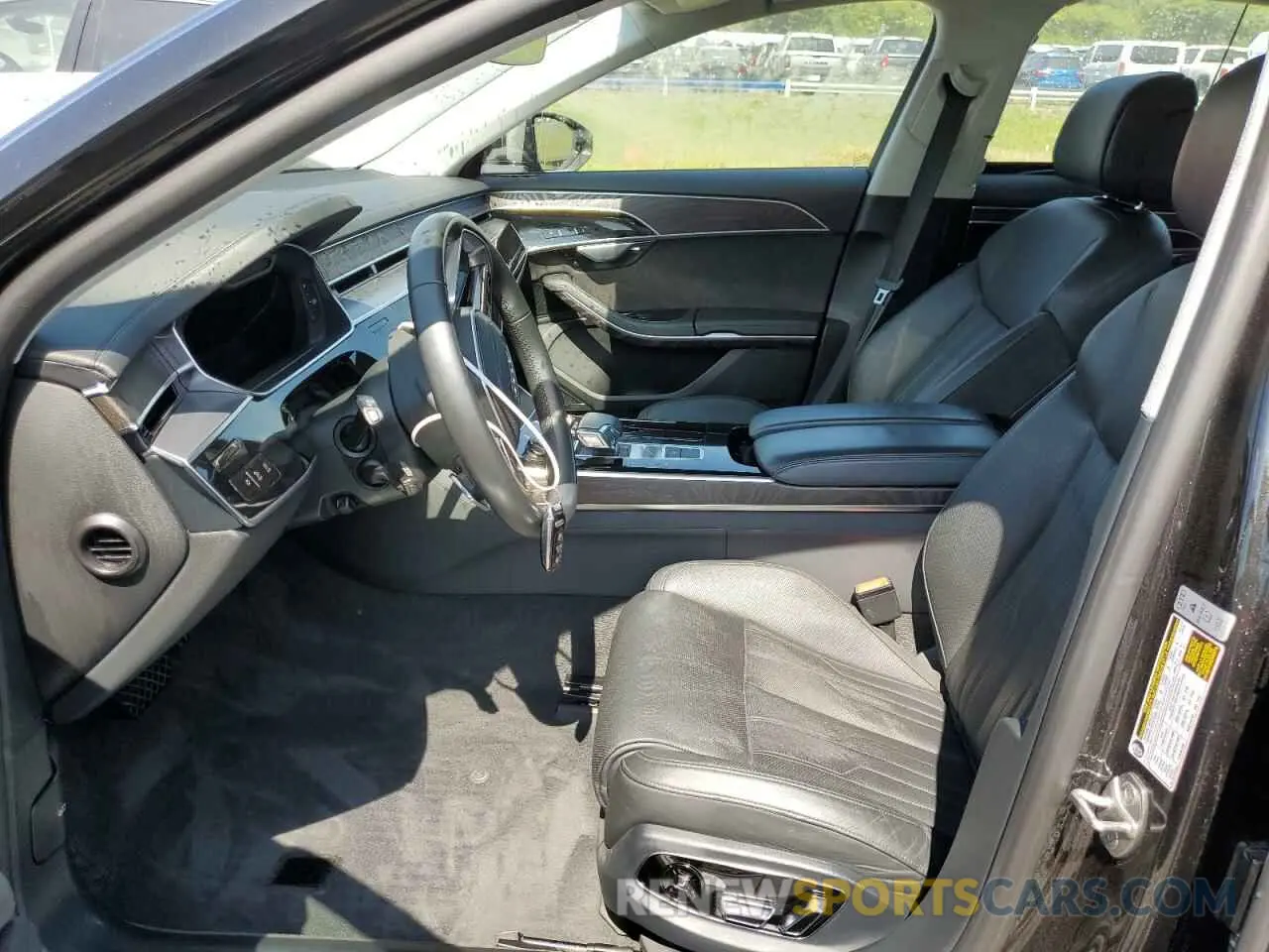 7 Фотография поврежденного автомобиля WAU8EAF82MN033093 AUDI A8 2021
