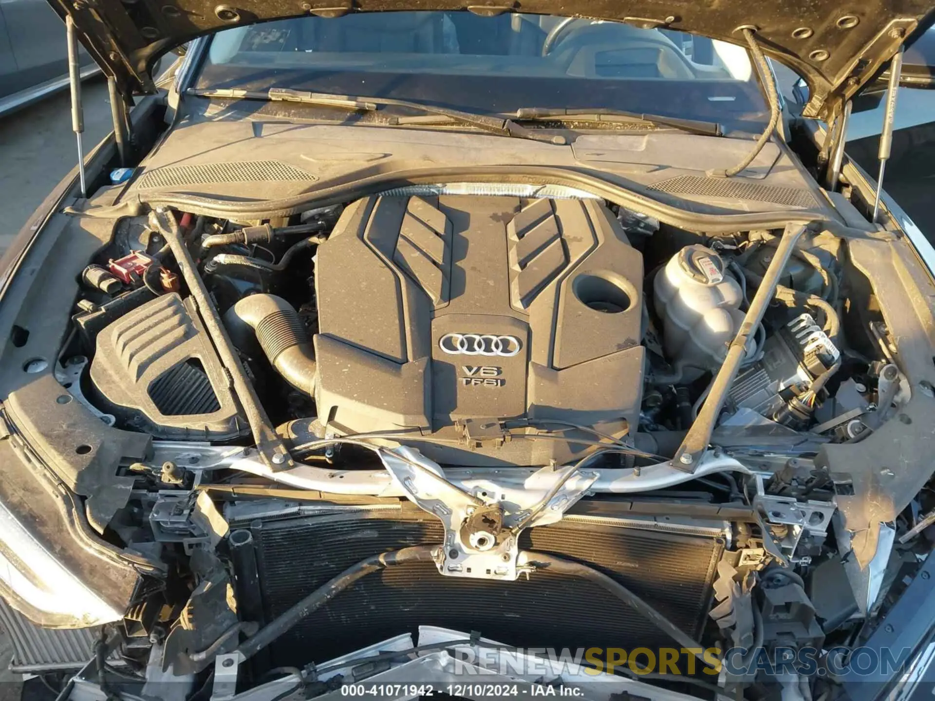 10 Photograph of a damaged car WAULDAF80NN002875 AUDI A8 2022