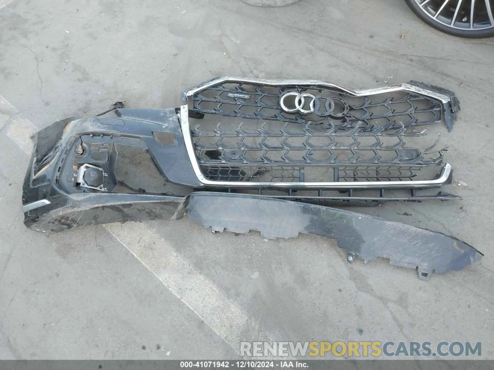 12 Photograph of a damaged car WAULDAF80NN002875 AUDI A8 2022
